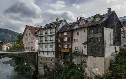 Fila di case storiche Im Kehr sulle rive dell'Ill a Feldkirch