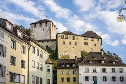 Il castello Schattenburg sopra le case del centro storico di Feldkirch