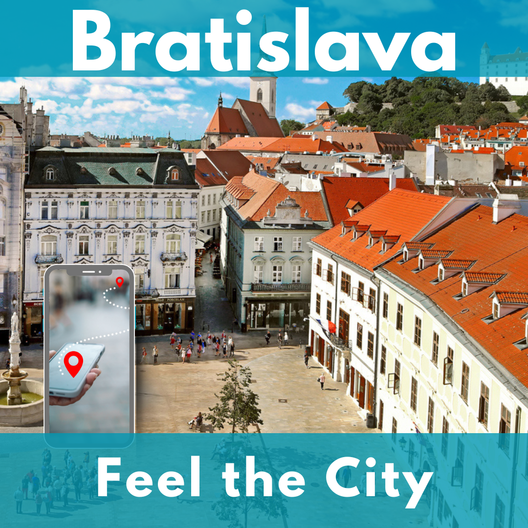 Veduta del centro storico di Bratislava con i tetti rossi e la piazza principale. In primo piano a sinistra uno smartphone con un percorso tra due punti rossi. In alto la scritta „Bratislava", in basso „Feel the City".